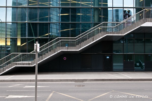  La Défense offre beaucoup de perspective géométrique, dans ce décor urbain cet escalier trace une diagonale.Photo-pele-mele-2 6603
